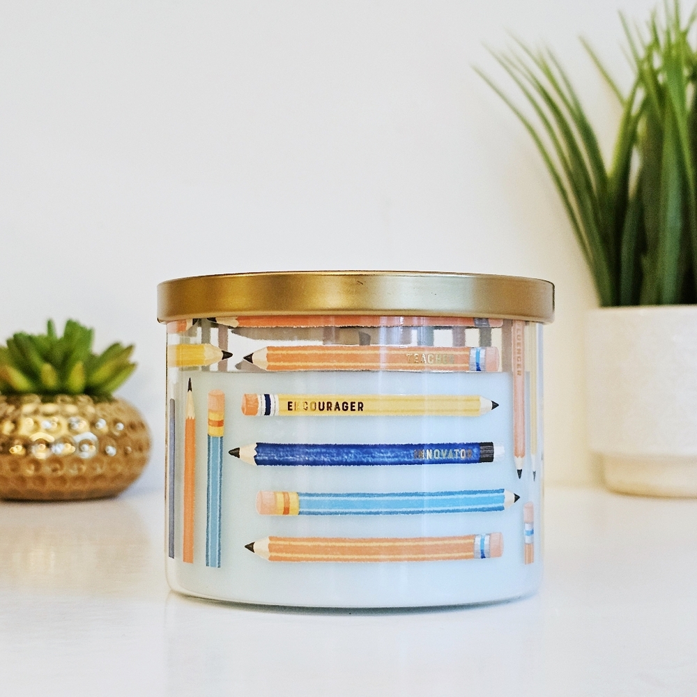 Brand New Elum Designs Hand Poured Grapefruit Candle 10.5 oz
